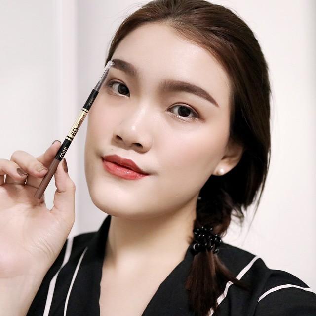 ภาพประกอบบทความ [Review & How To] เขียนคิ้วละมุนๆ ด้วย MEE 6D SLIMBROW AUTO EYEBROW PENCIL