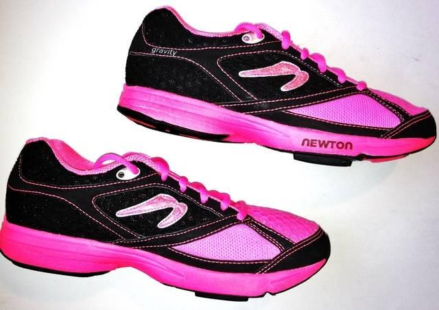 รูปภาพ:http://product-images.highwire.com/5642459/pink-newton-gravity-sneakers-w-8-39-16.jpg