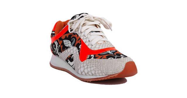 รูปภาพ:https://cdna.lystit.com/1200/630/tr/photos/b047-2015/06/19/privileged-by-jc-dossier-white-combo-privileged-by-j-c-dossier-snake-print-white-combo-neon-orange-casual-sneakers-product-1-513597604-normal.jpeg