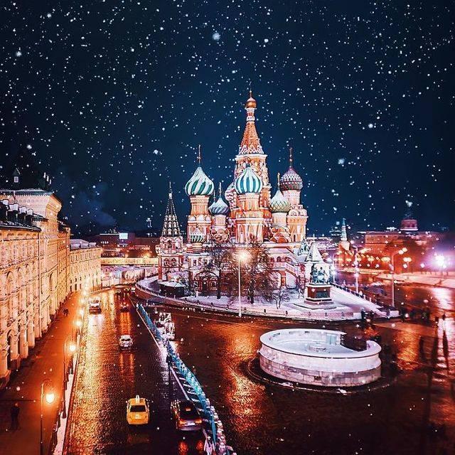 รูปภาพ:http://static.boredpanda.com/blog/wp-content/uploads/2016/01/moscow-city-looked-like-a-fairytale-during-orthodox-christmas-12__700.jpg