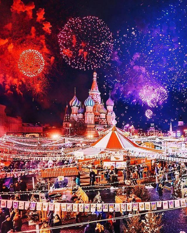 รูปภาพ:http://i2.wp.com/www.kiitdoo.com/wp-content/uploads/2016/01/moscow-city-looked-like-a-fairytale-during-orthodox-christmas__700.jpg?resize=700%2C875