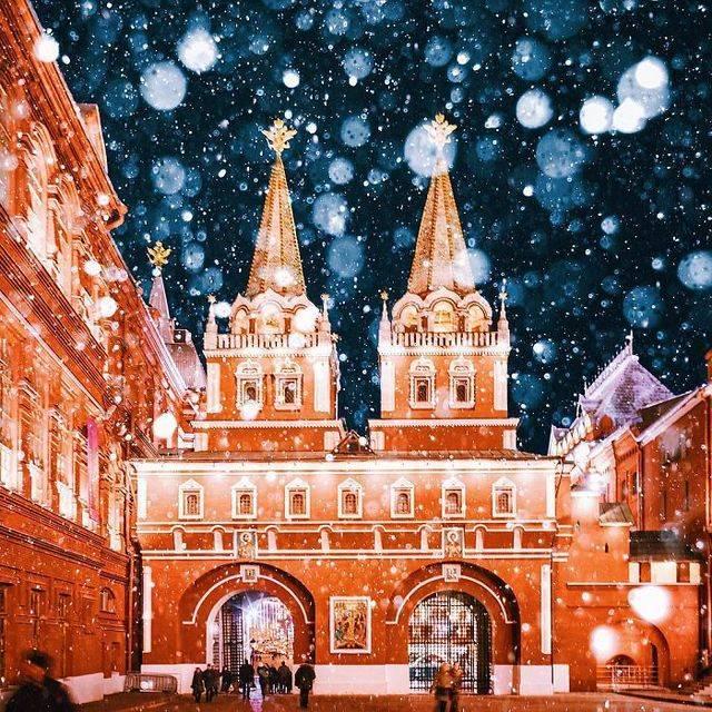 รูปภาพ:http://static.boredpanda.com/blog/wp-content/uploads/2016/01/moscow-city-looked-like-a-fairytale-during-orthodox-christmas-9__700.jpg