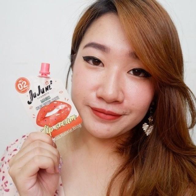 ภาพประกอบบทความ รีวิวของใหม่ในเซเว่น Jujune’ Cosmetic Magic Color Lip Matte คิ้วท์แค่ไหนไปดูกันเลย! 