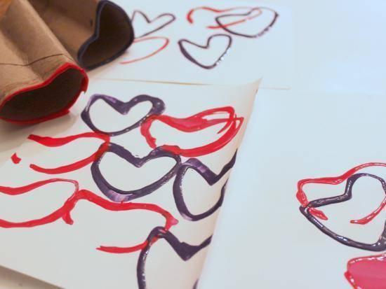 รูปภาพ:http://www.nobiggie.net/wp-content/uploads/2015/02/Paper-Roll-Heart-Stamp-25-Easy-DIY-Valentines-Day-Cards-NoBiggie.net_.jpg
