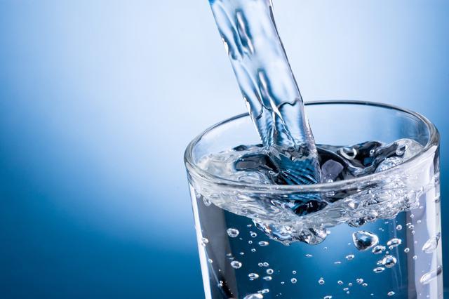 รูปภาพ:http://www.lushzone.com/wp-content/uploads/2014/11/Busted-Myths-About-Drinking-Water.jpg