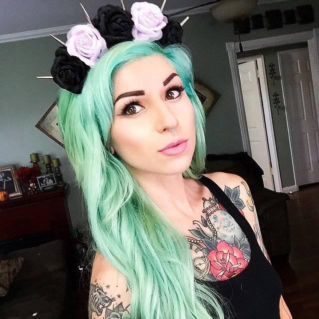 รูปภาพ:http://ninjacosmico.com/wp-content/uploads/2015/06/Pastel-Green-Dyed-Hair-with-Flower-Headband.jpg