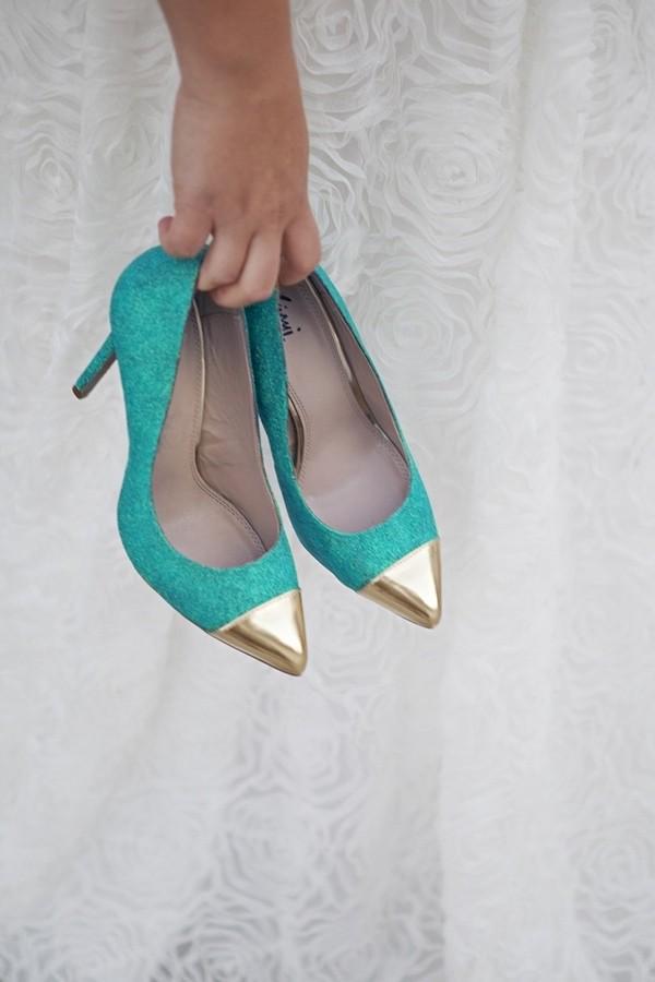 รูปภาพ:http://somethingturquoise.com/wp-content/uploads/2013/10/ST_DIY_glittered_statement_heels_0014.jpg