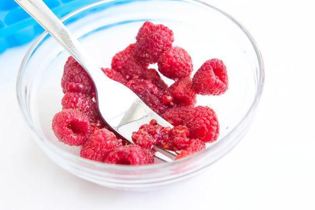 รูปภาพ:https://www.babble.com/wp-content/uploads/2015/08/2015-08-2-Ingredient-Yogurt-Bites-Yogurt-and-Berries-2-1-of-1-624x416.jpg