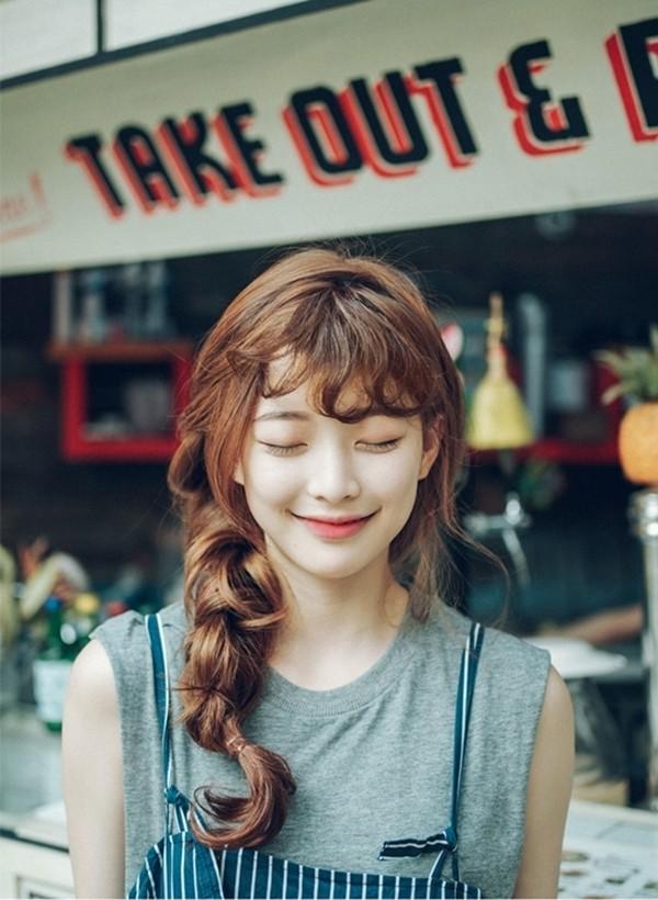 รูปภาพ:http://www.stylishasians.com/wp-content/uploads/2019/01/Cute-Korean-Haircuts-for-Long-Hair38.jpg