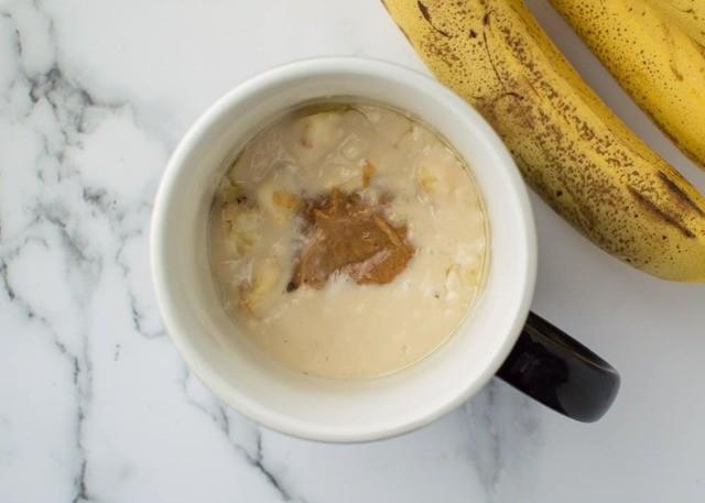 รูปภาพ:https://nibbleanddine.com/wp-content/uploads/2019/06/Honey-Peanut-Butter-Banana-Mug-Cake-Ready-to-Microwave.jpg