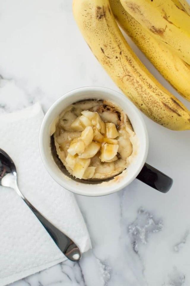 รูปภาพ:https://nibbleanddine.com/wp-content/uploads/2019/06/Honey-Peanut-Butter-Banana-Mug-Cake-with-Spoon-681x1024.jpg