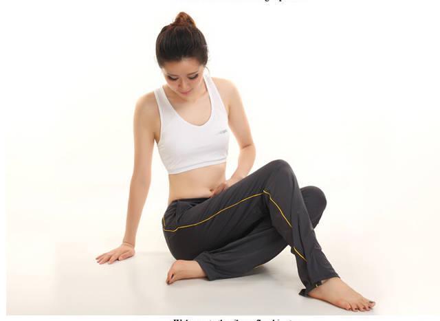 รูปภาพ:http://g01.a.alicdn.com/kf/HTB1HrT8KpXXXXcaXpXXq6xXFXXXZ/Aerobics-Workout-clothes-yoga-clothing-vest-suit-new-Korean-yoga-clothes-Yoga-Top-Women-Yoga-Sportswear.jpg