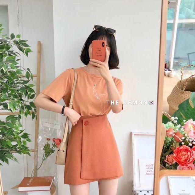ภาพประกอบบทความ ปีนี้ต้องสีส้ม! จัดลุคแมทช์ 'เสื้อผ้าสีส้ม' อิงสี Pantone 2019 สวยชิค น่ารักแบบสาวเกาหลี