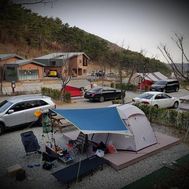 รูปภาพ:https://koreandramaland.com/wp-content/uploads/2019/03/touch-your-heart-2019-filming-location-episode-8-seounsan-natural-recreational-forest-koreandramaland-h-1495x800.jpg