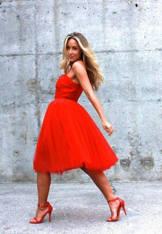 รูปภาพ:http://fashionsy.com/wp-content/uploads/2015/01/chicwish-red-dresseslook-main-single-630x910.jpg