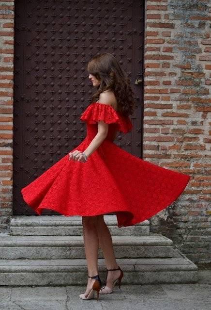 รูปภาพ:http://fashionsy.com/wp-content/uploads/2015/01/my-silk-fairytale-red-dresseslook-main-single.jpg