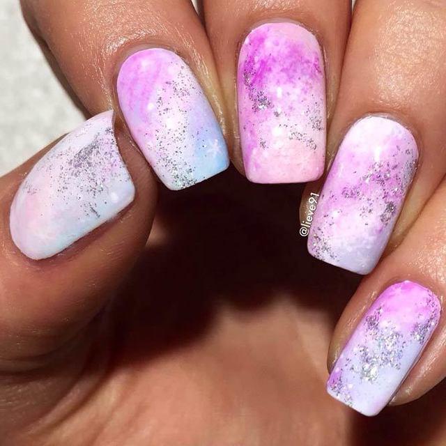 รูปภาพ:https://naildesignsjournal.com/wp-content/uploads/2018/05/lavender-color-nails-pastel-galaxy.jpg