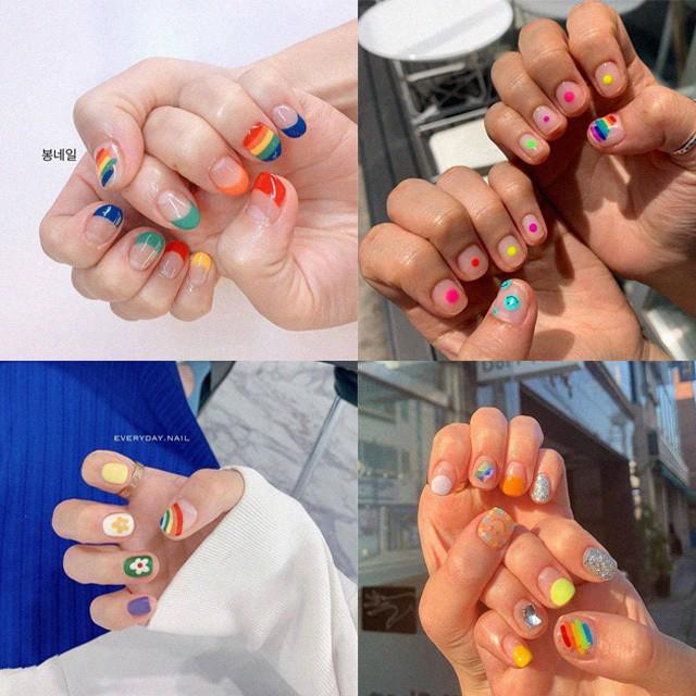ภาพประกอบบทความ 🌈 ความหม่นหมองไม่ได้ช่วยอะไร รวม 25 ไอเดีย 'เล็บลาย Rainbow สไตล์เกาหลี' สดใส ไม่เยอะ แถมสวยมาก