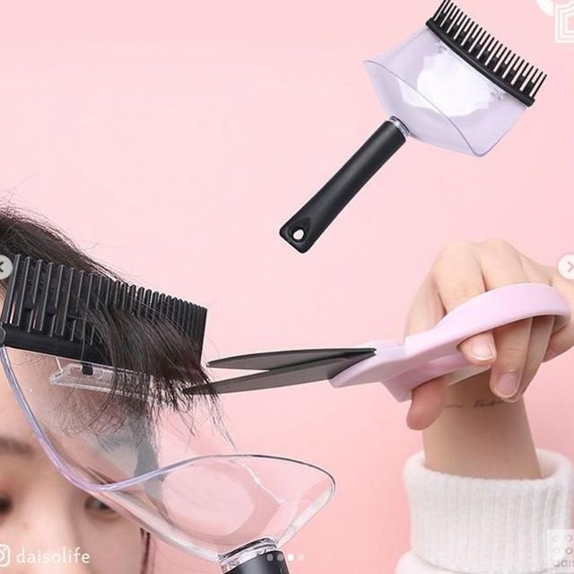 ภาพประกอบบทความ พอที ผมหน้าม้าร่วงเต็มพื้น! ❤️ 'Hair Cut Face Cover' จากไดโซะเกาหลี สะอาดกริบ ไร้เศษผม
