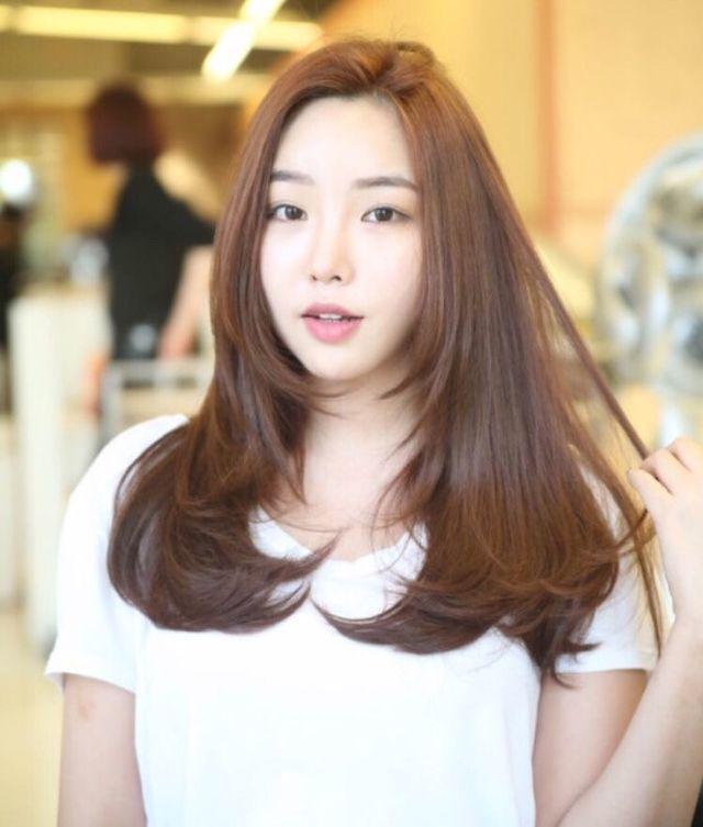 รูปภาพ:https://pinimg.icu/wall/0x0/gaya-rambut-haircuts-with-bangs-perm-beautiful-asian-girls-E89dc50025d36818e8ce3d20498952f40.jpg?t=5cfe044896256