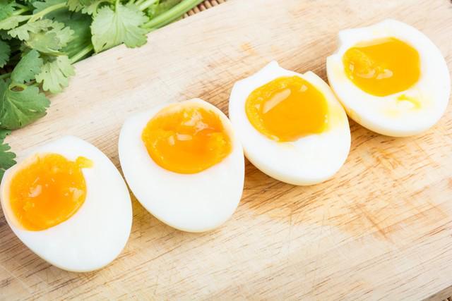 รูปภาพ:https://food.mthai.com/app/uploads/2017/05/Boiled-eggs-1.jpg