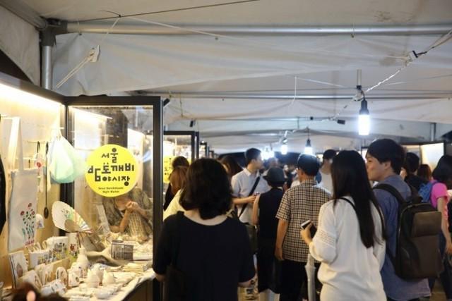รูปภาพ:https://www.mushroomtravel.com/page/wp-content/uploads/2017/04/06-seoul-night-market-768x512.jpg