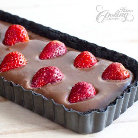 รูปภาพ:http://www.homecookingadventure.com/images/recipes/no_bake_strawberry_chocolate_tart_main2.jpg