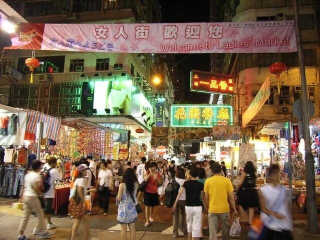 รูปภาพ:https://upload.wikimedia.org/wikipedia/commons/4/41/HK_Tung_Chung_CityGate_Outlets_interior_n_sign_Oct-2012.JPG