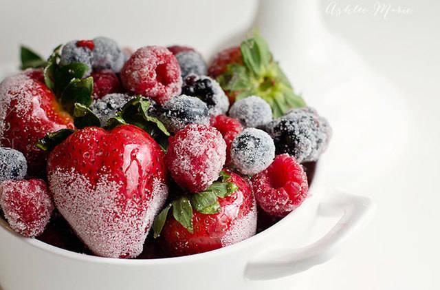รูปภาพ:http://ashleemarie.com/wp-content/uploads/2015/06/Sugared-Berries.jpg
