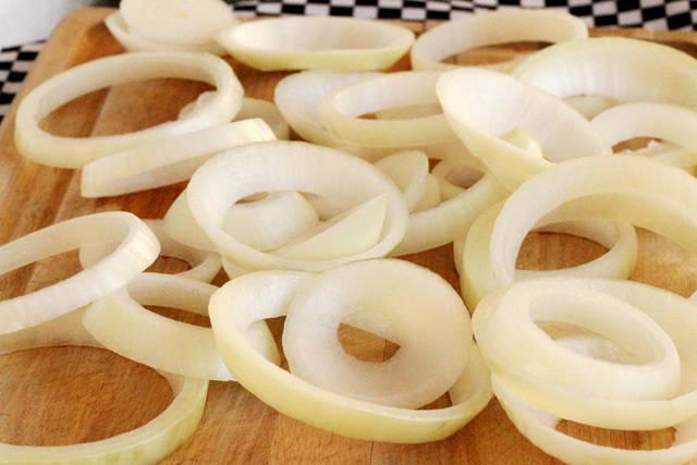 รูปภาพ:http://couponclippingcook.com/wp-content/uploads/2012/03/5-onion-rings.jpg