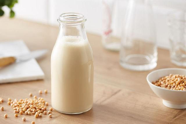 รูปภาพ:http://baladnanews.net/wp/wp-content/uploads/2019/07/soy-milk-stocksy-marti-sans.jpg
