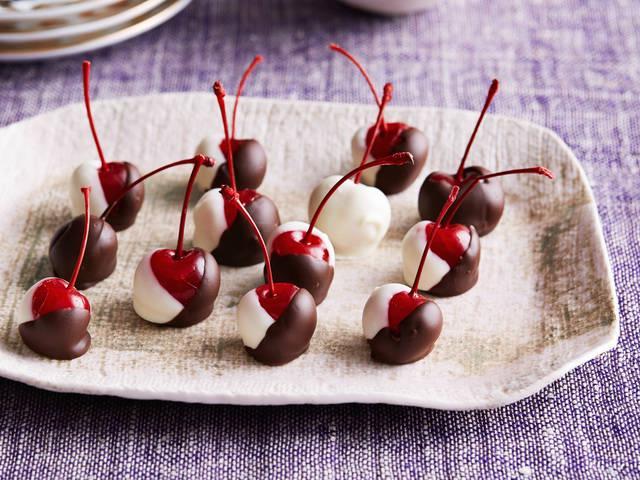 รูปภาพ:http://foodnetwork.sndimg.com/content/dam/images/food/fullset/2015/7/8/0/SH1C18_Chocolate-Covered-Cherries_s4x3.jpg