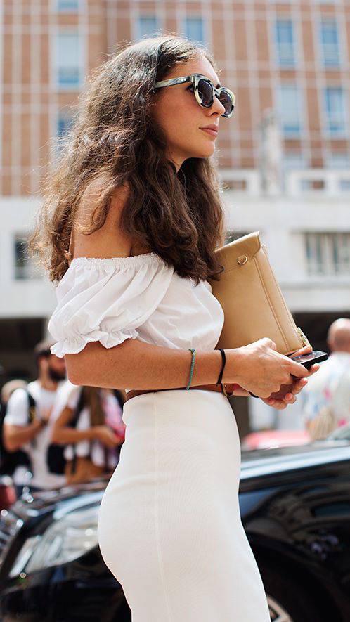 รูปภาพ:http://wachabuy.com/wp-content/uploads/2015/07/street-style-off-the-shoulder-white-dress-@wachabuy.jpg