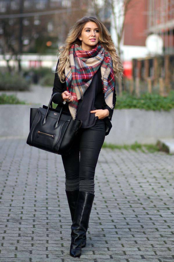 รูปภาพ:http://www.lovethispic.com/uploaded_images/216035-All-Black-Outfit-With-Celine-Bag-Black-Boots-And-Multi-Colored-Scarf.jpg