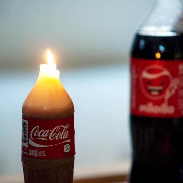 ภาพประกอบบทความ DIY เทียน Coca Cola แบบง่ายๆ แปลกใหม่ ไม่ซ้ำใครแน่นอน!