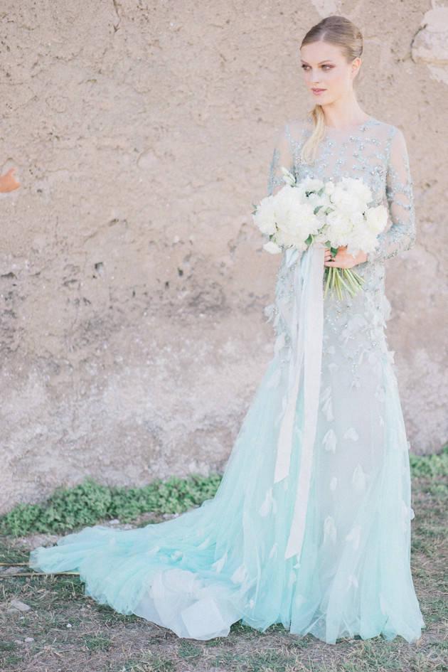 รูปภาพ:http://bridalmusings.com/wp-content/uploads/2016/01/Fine-Art-Wedding-Inspiration-from-Greece-Alexis-Rose-Photography-Bridal-Musings-Wedding-Blog-28-630x945.jpg
