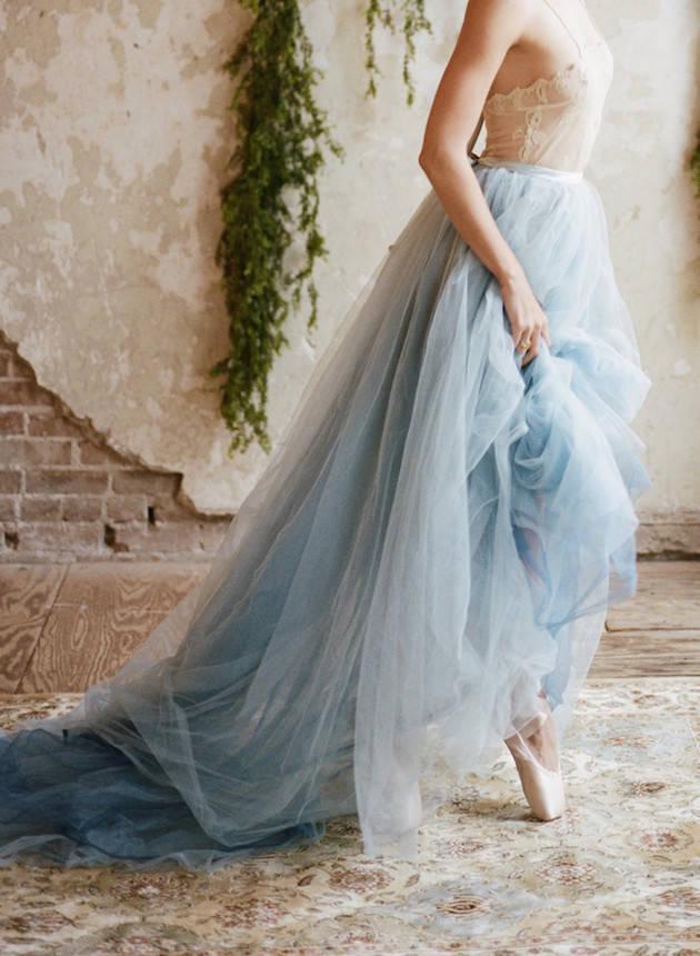 รูปภาพ:http://bridalmusings.com/wp-content/uploads/2016/01/Pantone-Colour-of-the-Year-2016-Rose-Quartz-Serenity-Bridal-Musings-Wedding-Blog-4-630x860.jpg