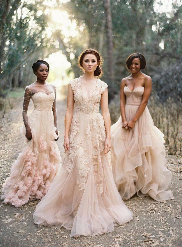 รูปภาพ:http://www.deerpearlflowers.com/wp-content/uploads/2014/11/Blush-Wedding-Idea-Blush-ruffles-Wedding-Dresses.jpg