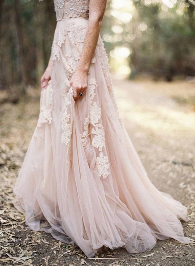 รูปภาพ:http://www.myweddingfairhampshire.co.uk/wp-content/uploads/2015/11/My-Wedding-Fair-Hampshire-Wedding-Dress-Inspiration-5.jpg