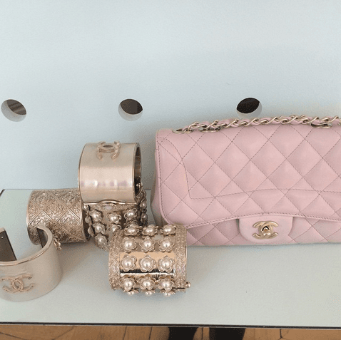 รูปภาพ:http://www.spottedfashion.com/wp-content/uploads/2015/07/Chanel-Pink-Quilted-Flap-Bag-Cruise-2016.png