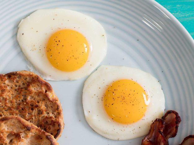 รูปภาพ:https://www.seriouseats.com/images/2017/10/20171009-egg-breakfast-recipes-roundup-02-625x469.jpg