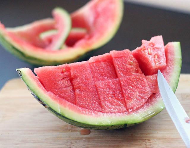 รูปภาพ:http://thethingswellmake.com/wp-content/uploads/2014/07/Easy-Watermelon-Sorbet-4.jpg