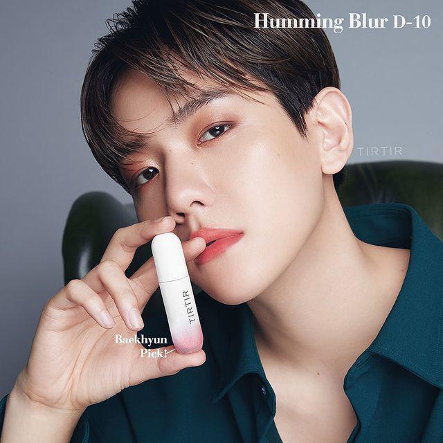 ภาพประกอบบทความ เบลอแบบสวยๆ 'Humming Blur Lipstick X Tint' ลิปตัวใหม่จากแบรนดที่หนุ่ม Baekhyeon เป็นพรีเซนเตร์