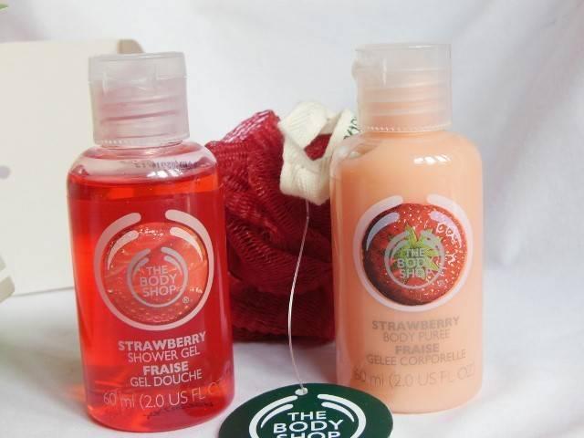 รูปภาพ:http://images.beautyandmakeupmatters.com/2015/04/The-Body-Shop-Strawberry-Shower-Gel-and-Puree-Review.jpg