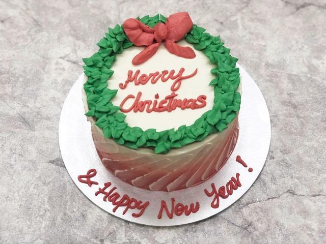 รูปภาพ:https://media.karousell.com/media/photos/products/2019/02/12/christmas_wreath_cake_1549959848_57c0fbf8_progressive.jpg