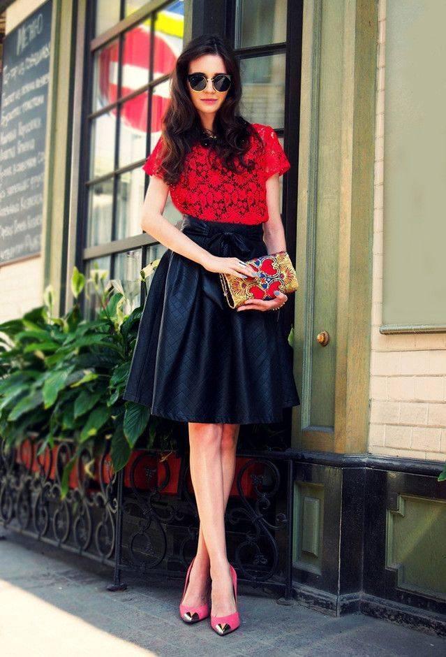 รูปภาพ:http://glamradar.com/wp-content/uploads/2014/08/full-leather-skirt-red-lace-top.jpg