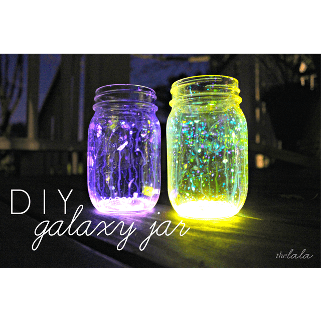 ภาพประกอบบทความ [DIY] ทำ 'Glowing Galaxy Jar' ตกแต่งห้องได้ง่ายๆ ด้วยขวดโหล