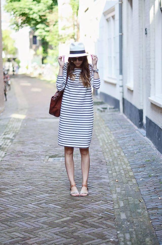 รูปภาพ:http://glamradar.com/wp-content/uploads/2015/08/trilby-and-striped-dress.jpg