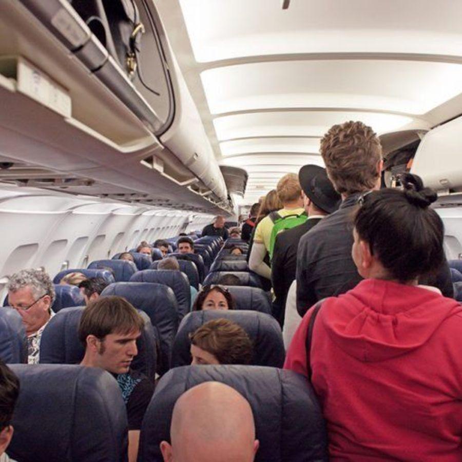ตัวอย่าง ภาพหน้าปก:9 สิ่งที่ห้ามทํา บนเครื่องบิน ถ้าอยากเป็นผู้โดยสารที่น่ารัก
