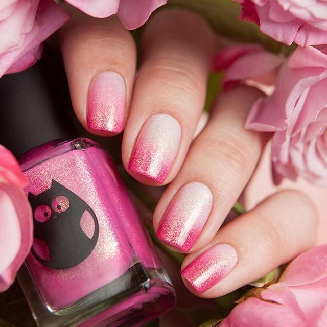 รูปภาพ:http://trends-style.com/wp-content/uploads/2015/02/pink-ombre-nails.jpg